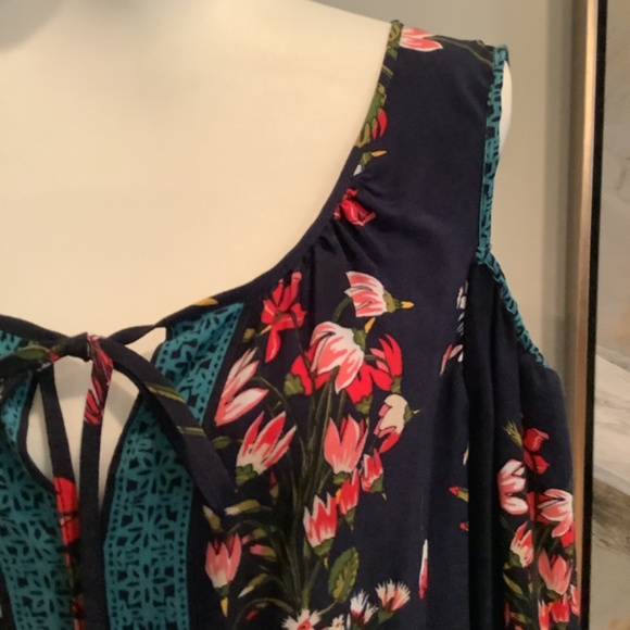 Chelsea & Violet cold shoulder dress - Picture 3 of 8